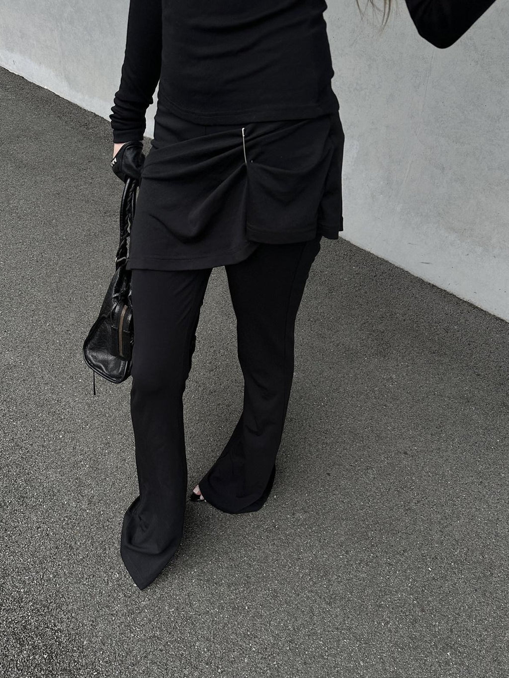 Rase le sol Black Back Flap Low Rise Subtle Micro Flare Women's Flare Pants
