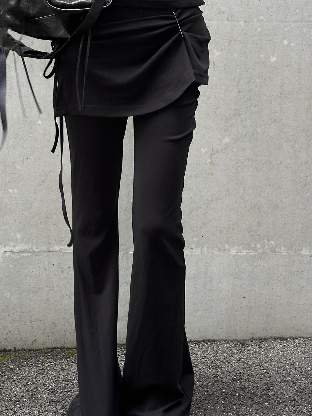 Rase le sol Black Back Flap Low Rise Subtle Micro Flare Women's Flare Pants