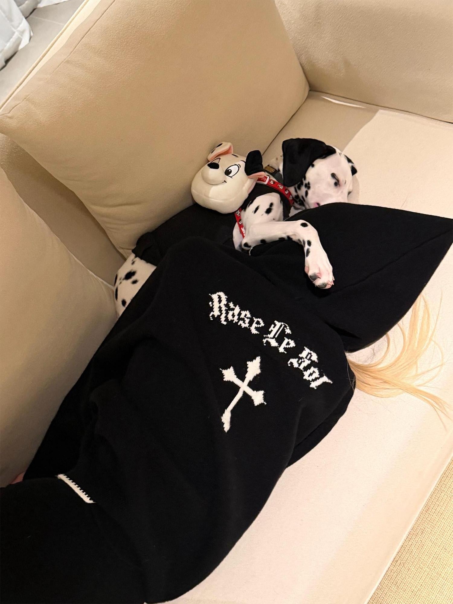 Rase le sol Black Cross Jacquard Hooded Women's Knit Casual Top & Shorts Sets