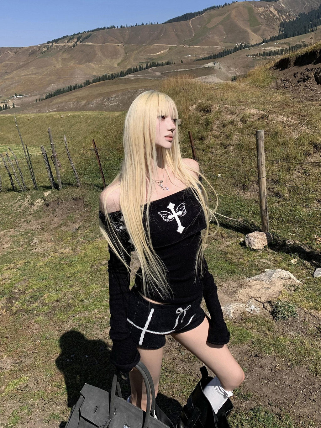 Rase le sol Black Cross Wings Jacquard One Shoulder Women's Knit Casual Top & Shorts Sets