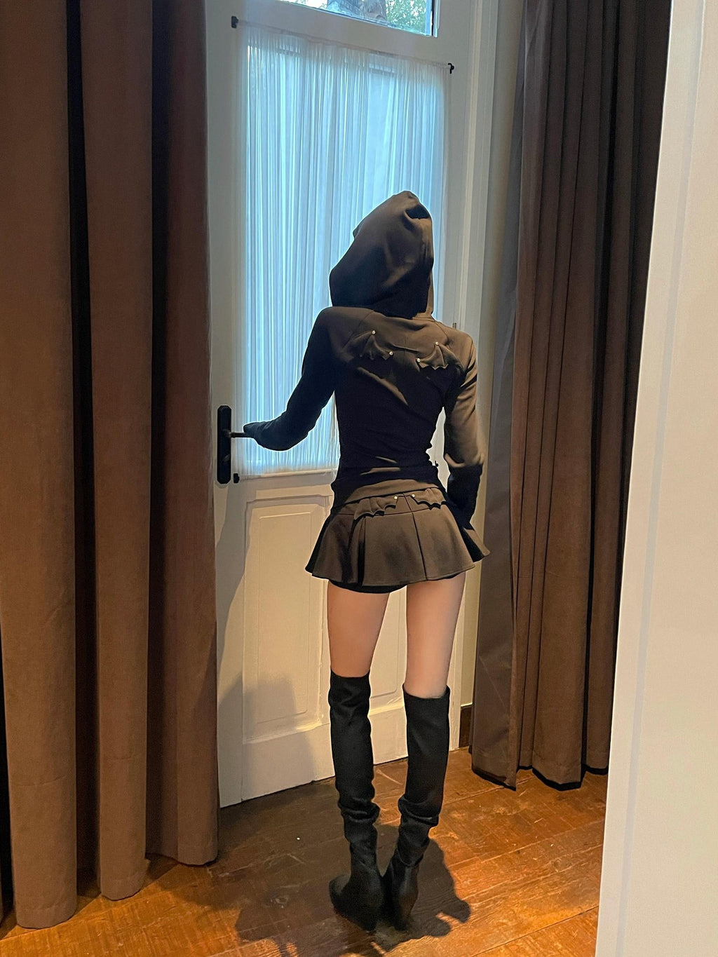 Rase le sol Black Devil Wing Motif Pleated Low Waist Women's Mini Skirts