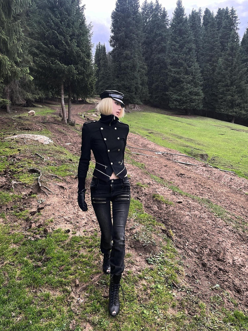Rase le sol Black Double Breasted Slim Fit Wool Blend Women's Cropped Jackets