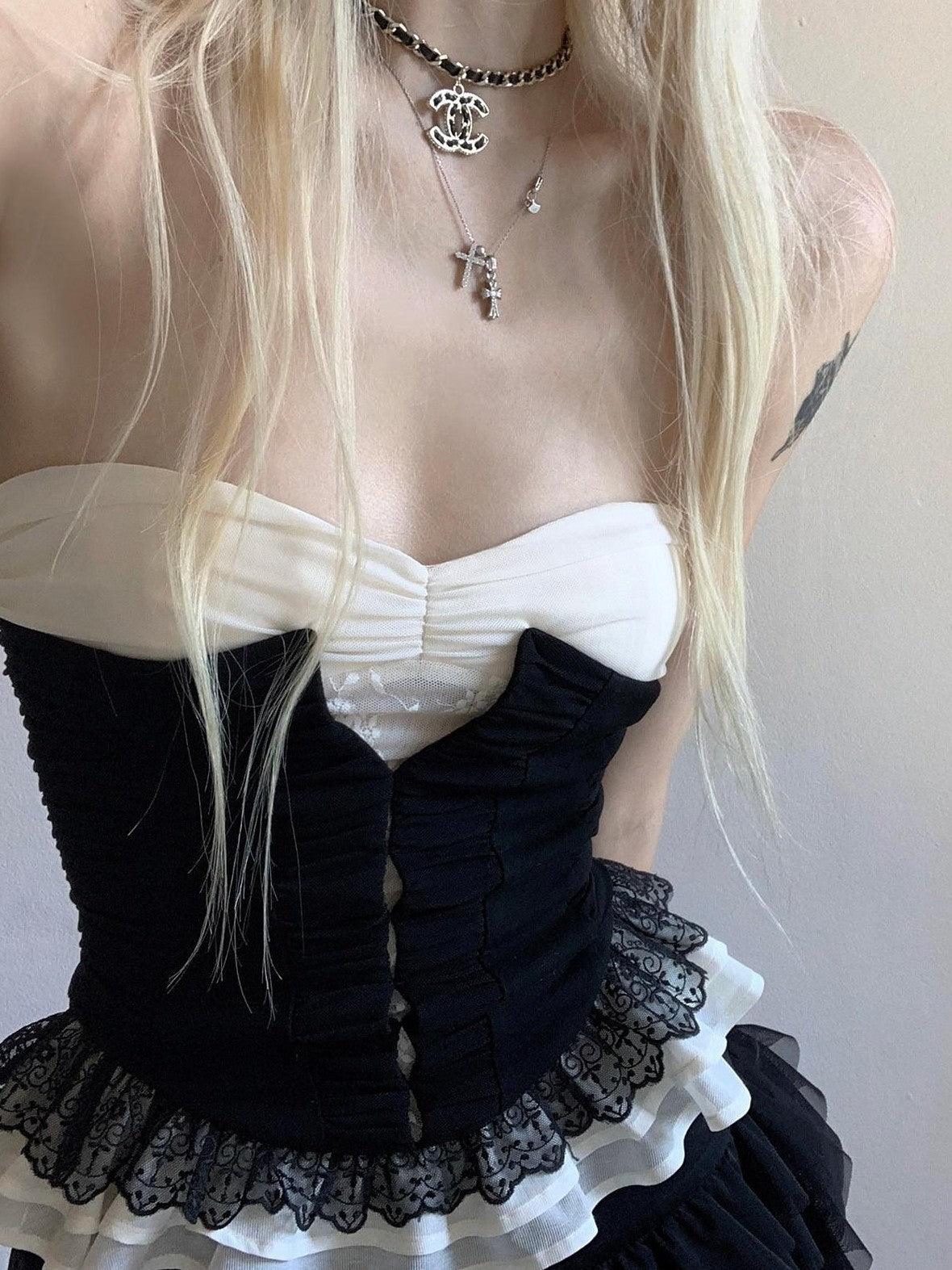 Rase le sol Black French Lace Cinched Waist Women's Strapless Lace Tube Tops