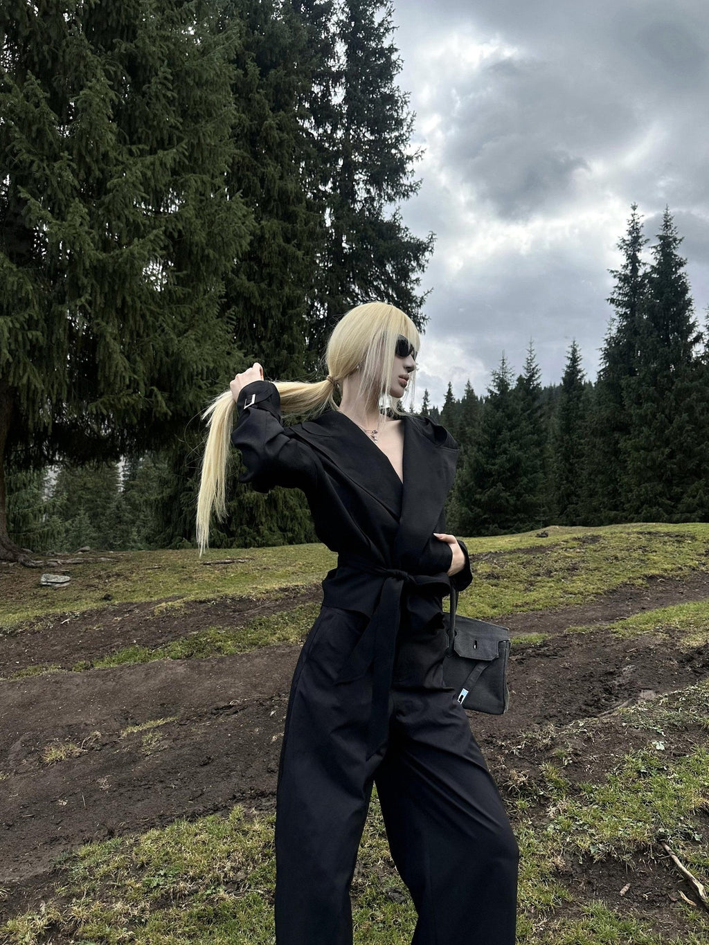 Rase le sol Black Hooded Slim Fit Cinched Waist Short Women's Trench Coats