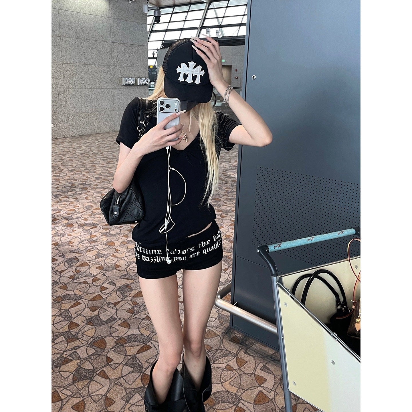 Rase_le_sol_Black_Letter_Print_Low_Waist_Lettered_Women's_Cut_Denim_Shorts_1058802192445_MISSTT