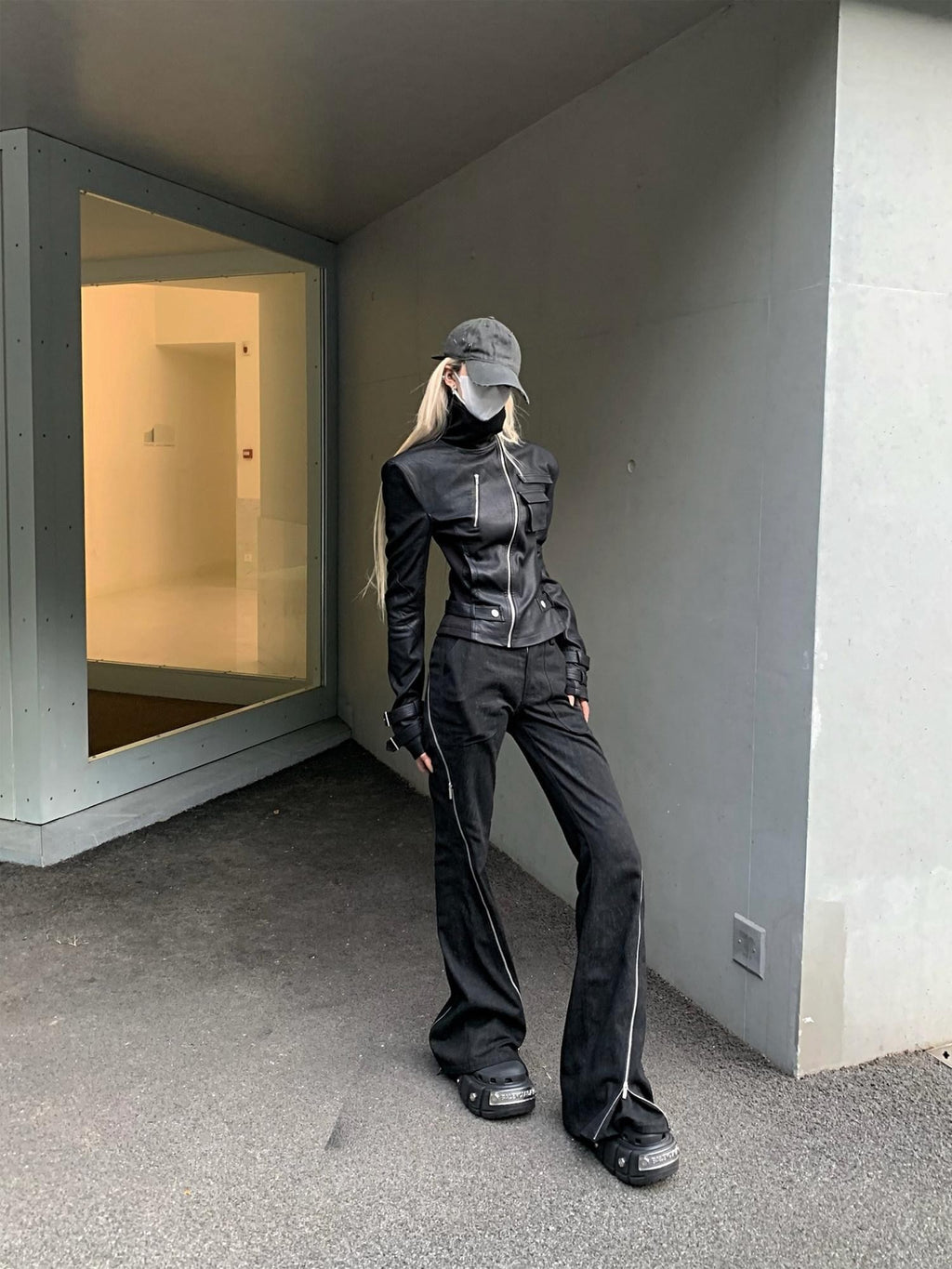 Rase le sol Black Patchwork Biker Slim Fit Cropped Women's Leather Jackets