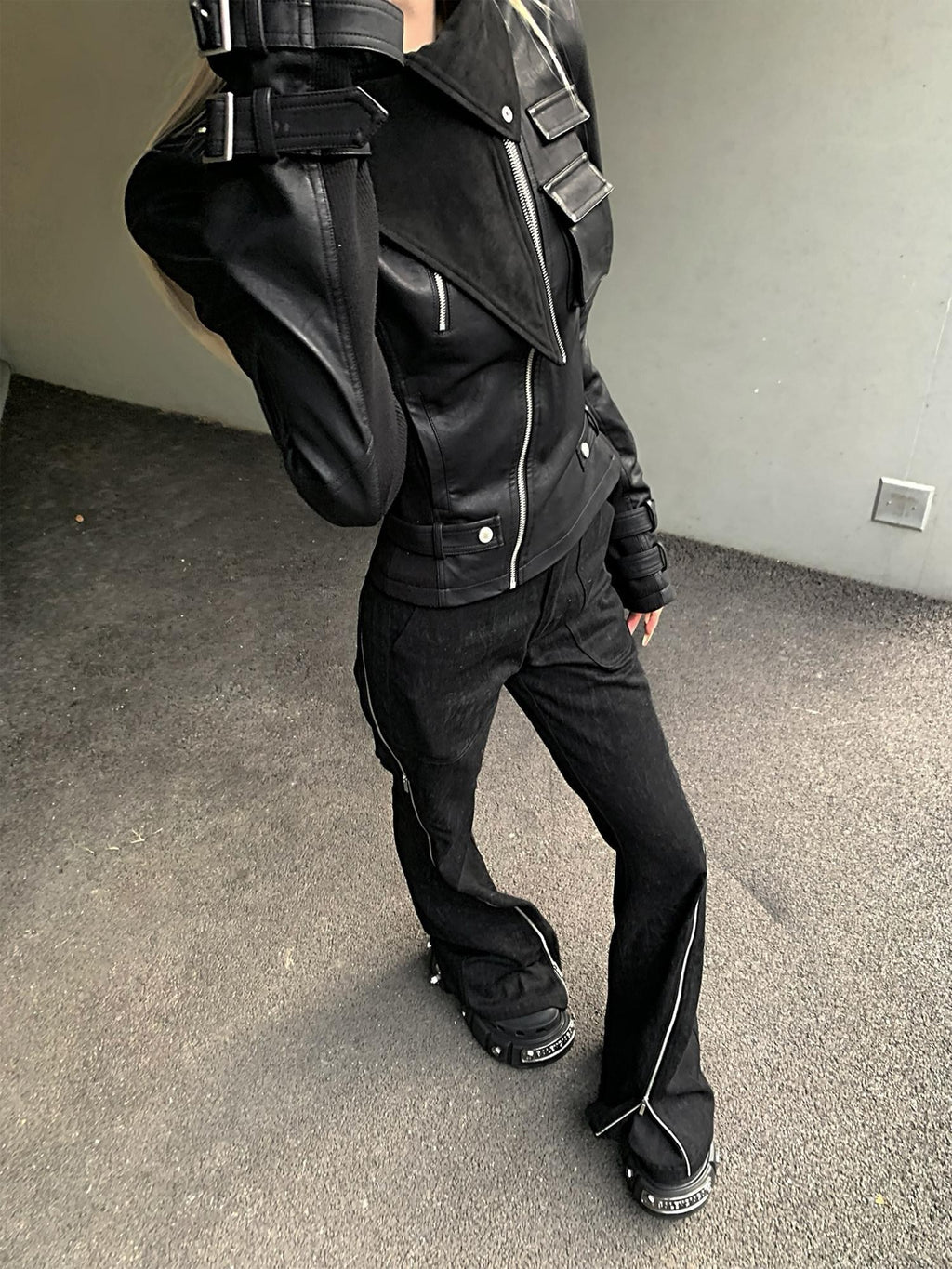 Rase le sol Black Patchwork Biker Slim Fit Cropped Women's Leather Jackets