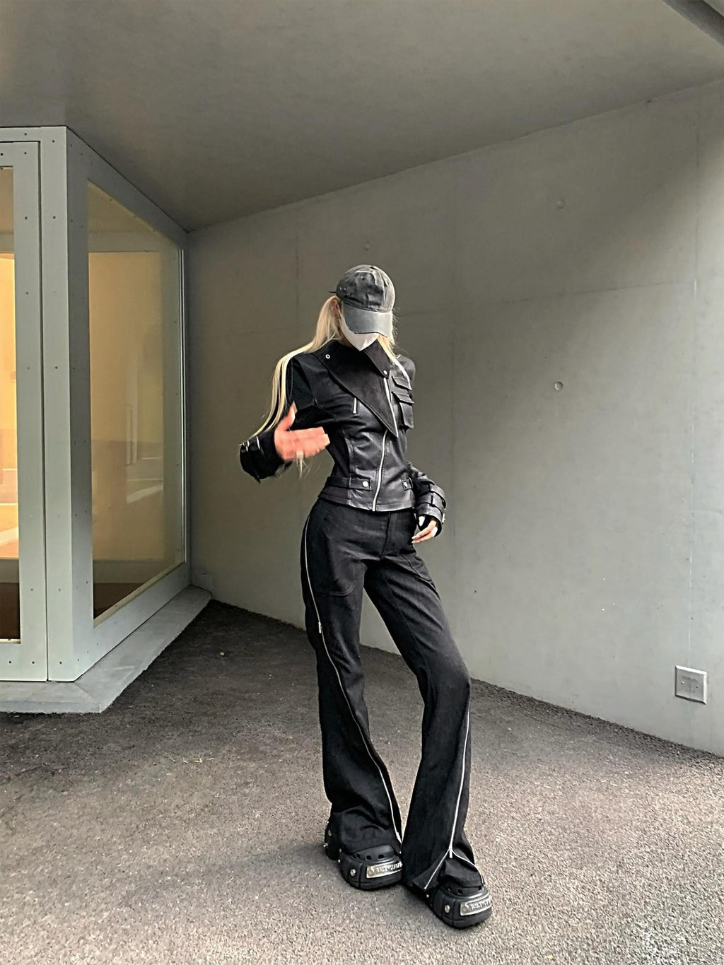 Rase le sol Black Patchwork Biker Slim Fit Cropped Women's Leather Jackets