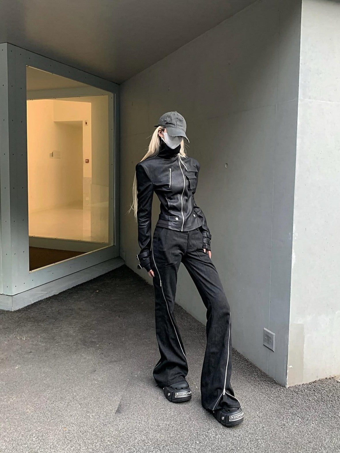 Rase le sol Black Patchwork Biker Slim Fit Cropped Women's Leather Jackets