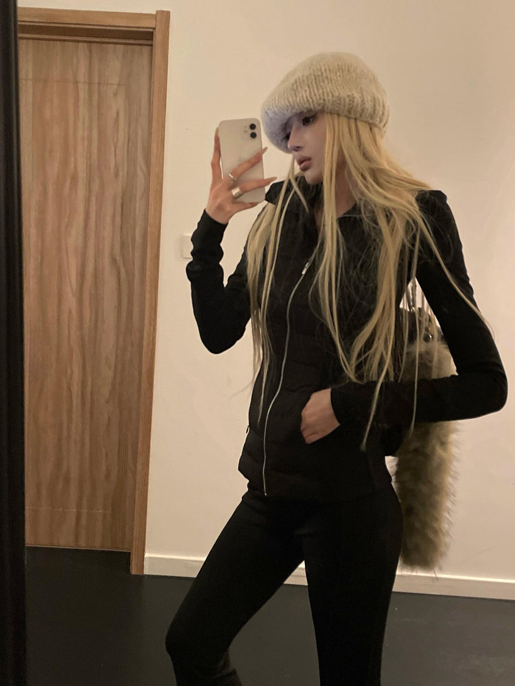 Rase le sol Black Patchwork Ribbed Slim Quilted Women's Down Cropped Jackets