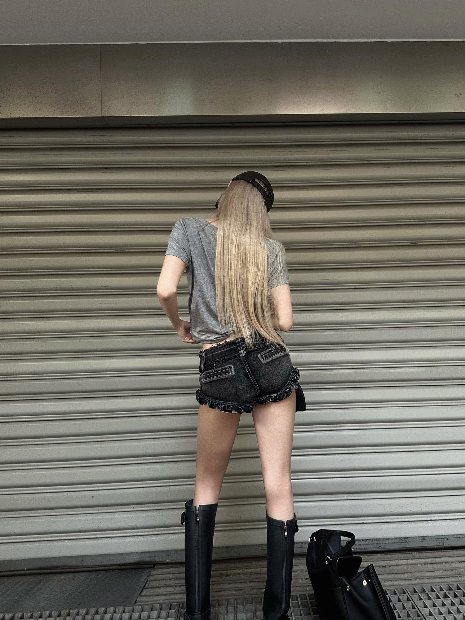 Rase le sol Black Washed Ruffle Lettuce Hem Low Rise Women's Denim Shorts