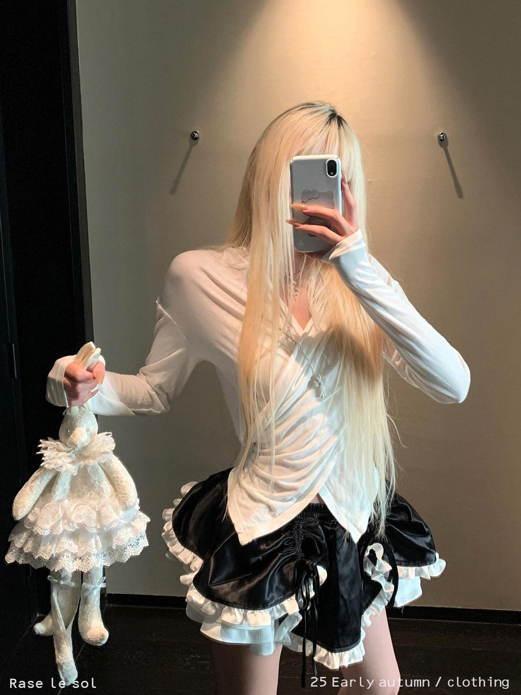 Rase le sol Black White Colorblock Drawstring Tiered Women's Mini Skirts