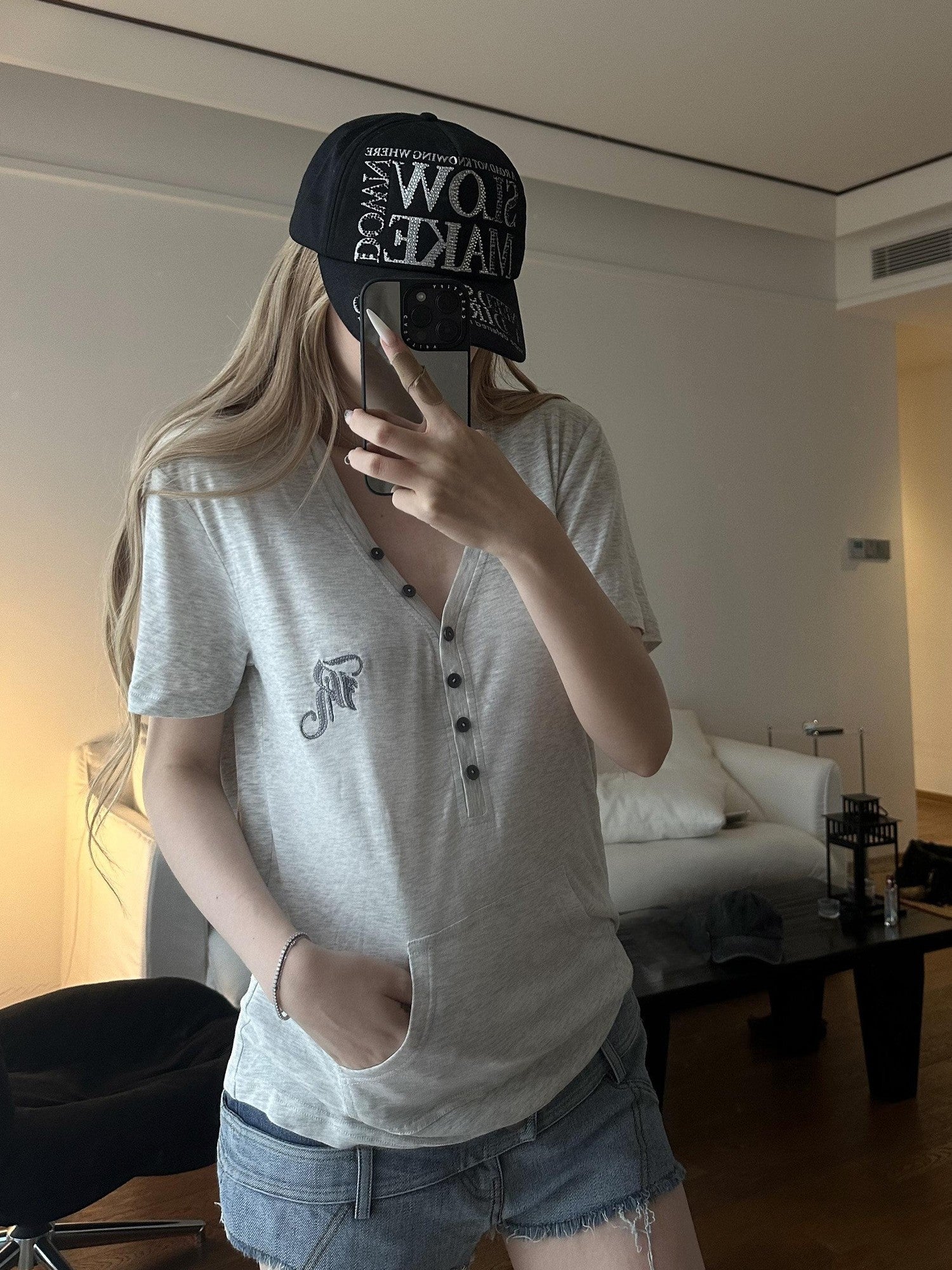 Rase le sol Brooch Embroidered V-neck Women's Lyocell Short Sleeve T-shirts