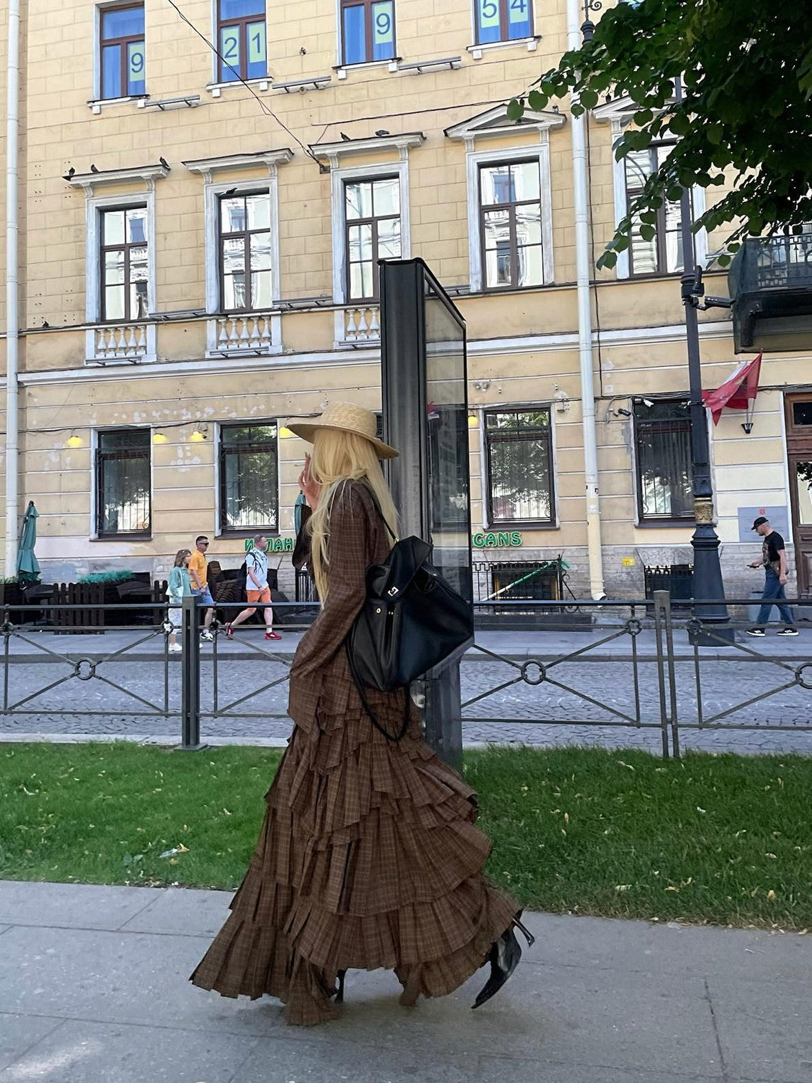 Rase le sol Brown Plaid Cropped Shirt And Long Skirt Women's Matching Skirt Sets