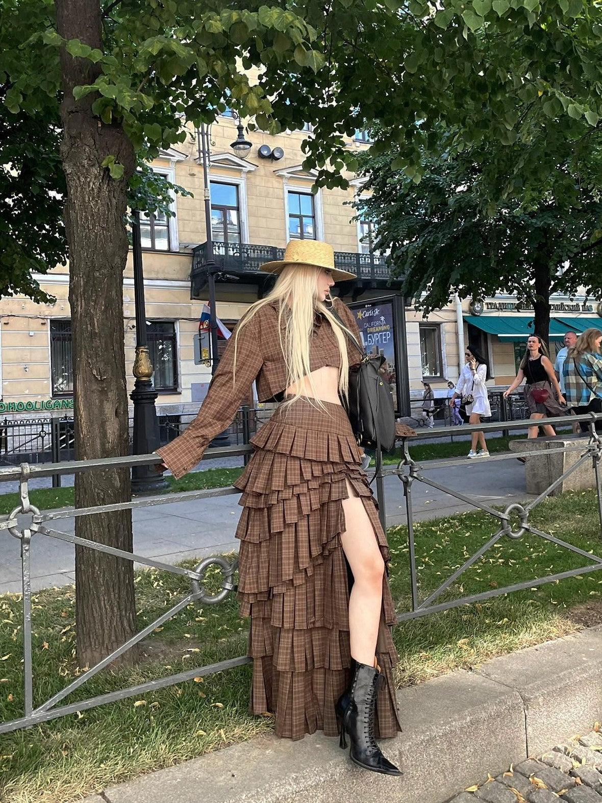 Rase le sol Brown Plaid Cropped Shirt And Long Skirt Women's Matching Skirt Sets