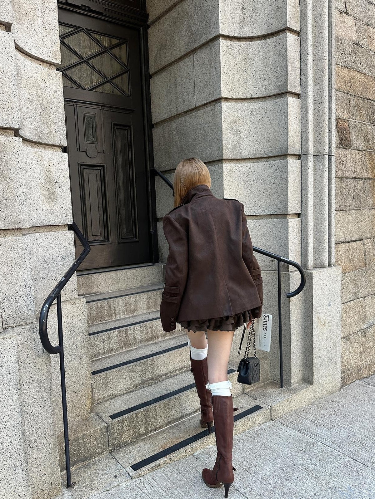 Rase le sol Caramel Amber Sword Style Shoulder Tab Slim Fit Cotton Women's Blazers
