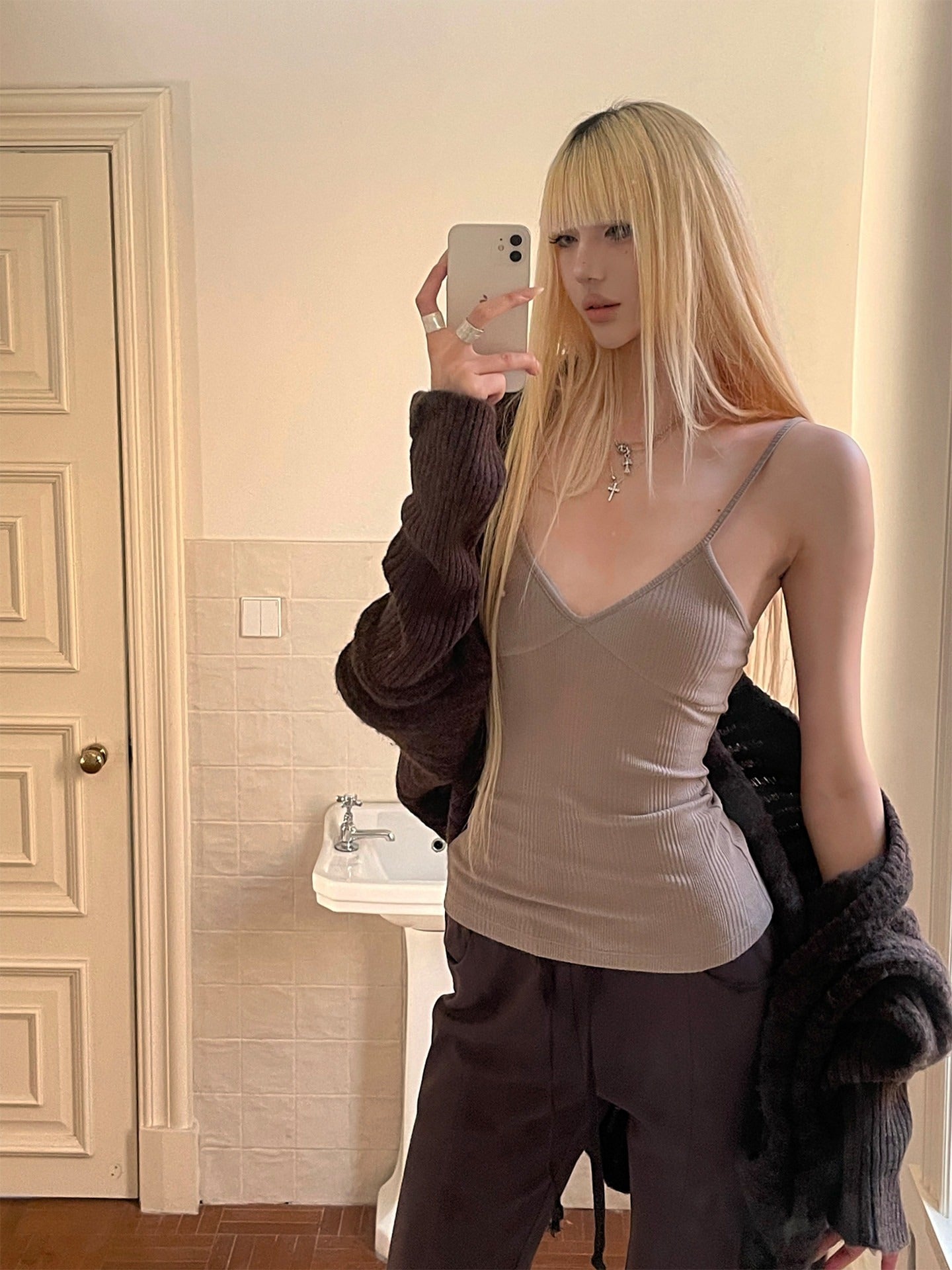 Rase_le_sol_Cloud_Latte_V-neck_Slim_Fit_Layering_Women's_Skin_Friendly_Plush_Camisoles_988622110476_MISSTT
