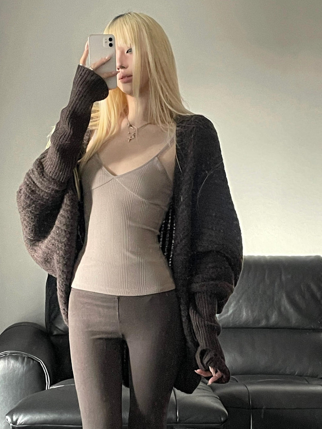 Rase le sol Cloud Latte V-neck Slim Fit Layering Women's Skin Friendly Plush Camisoles