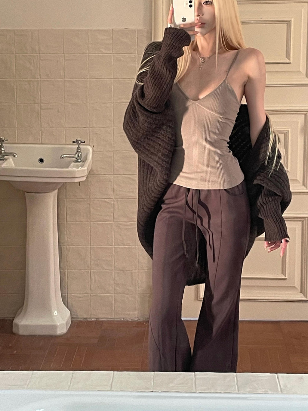 Rase le sol Cloud Latte V-neck Slim Fit Layering Women's Skin Friendly Plush Camisoles