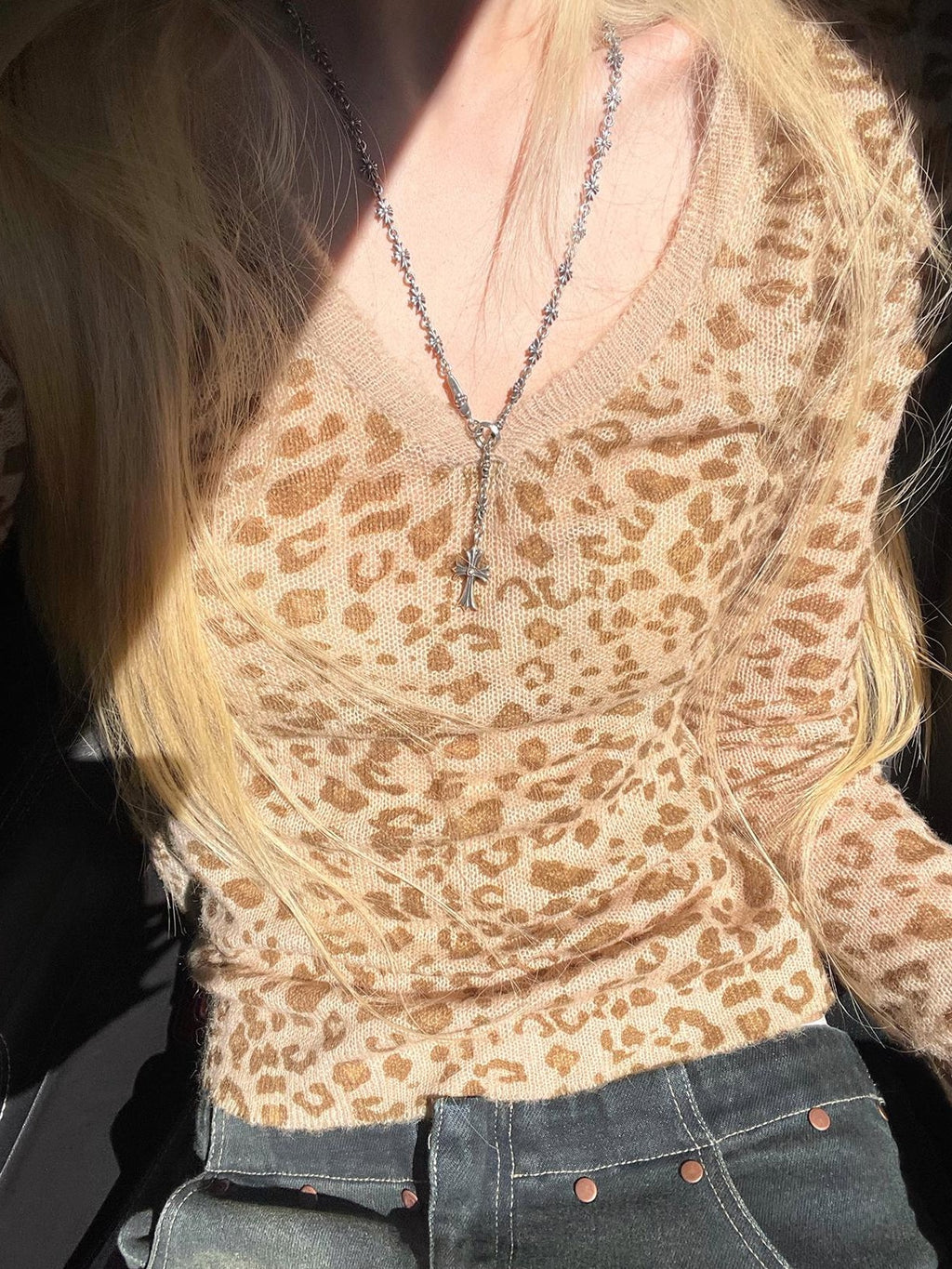 Rase le sol Cream Leopard Print V-neck Slim Fit Long Sleeve Knit Women's Sweaters
