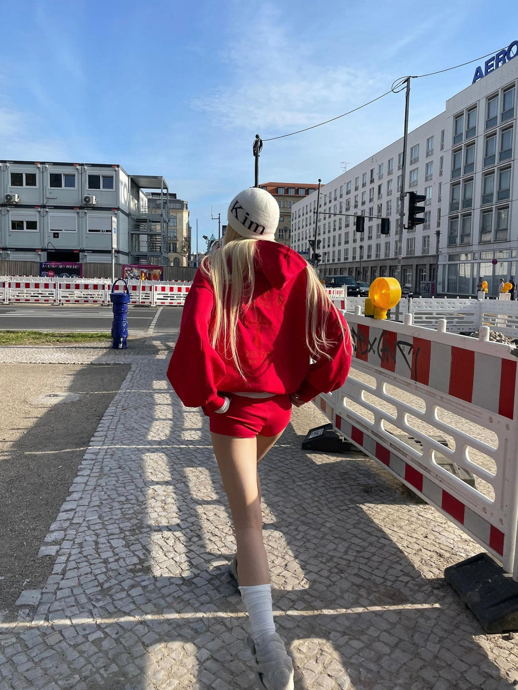 Rase le sol Crimson Hooded Sweatshirt Zip Jacket Women's Sport Top & Shorts Sets