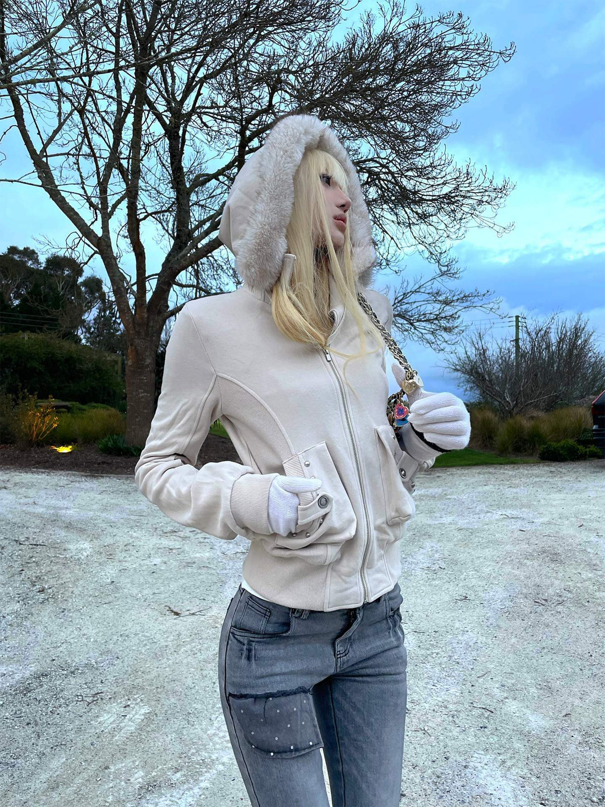 Rase_le_sol_Detachable_Faux_Fur_Trim_Studded_Slim_Fit_Cropped_Women's_Cotton_Zip-up_Hoodies_1083532609461_MISSTT