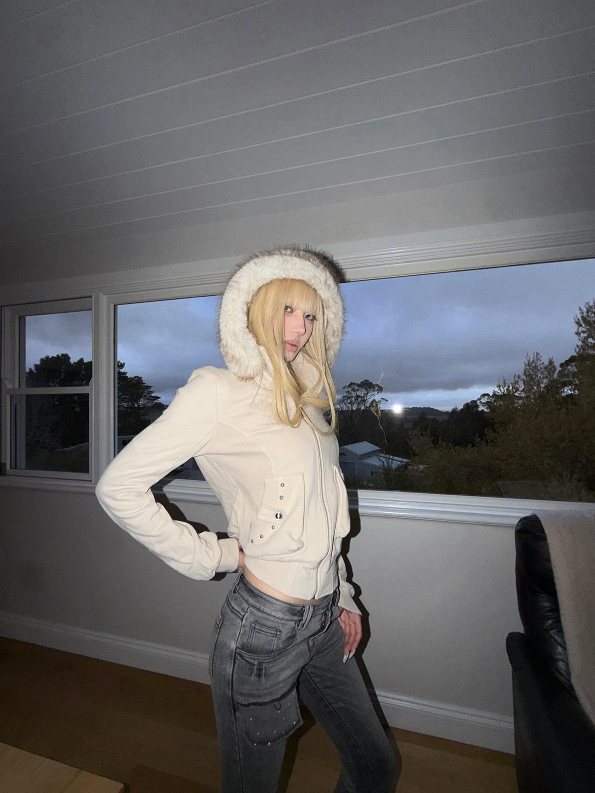 Rase le sol Detachable Faux Fur Trim Studded Slim Fit Cropped Women's Cotton Zip-up Hoodies