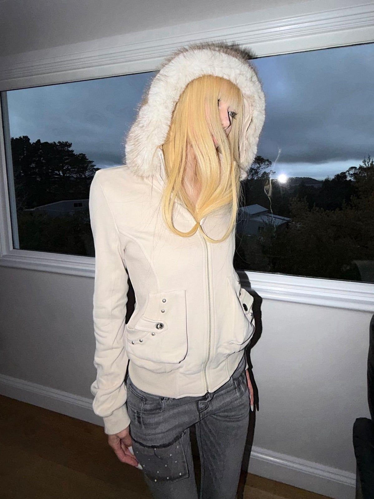 Rase le sol Detachable Faux Fur Trim Studded Slim Fit Cropped Women's Cotton Zip-up Hoodies