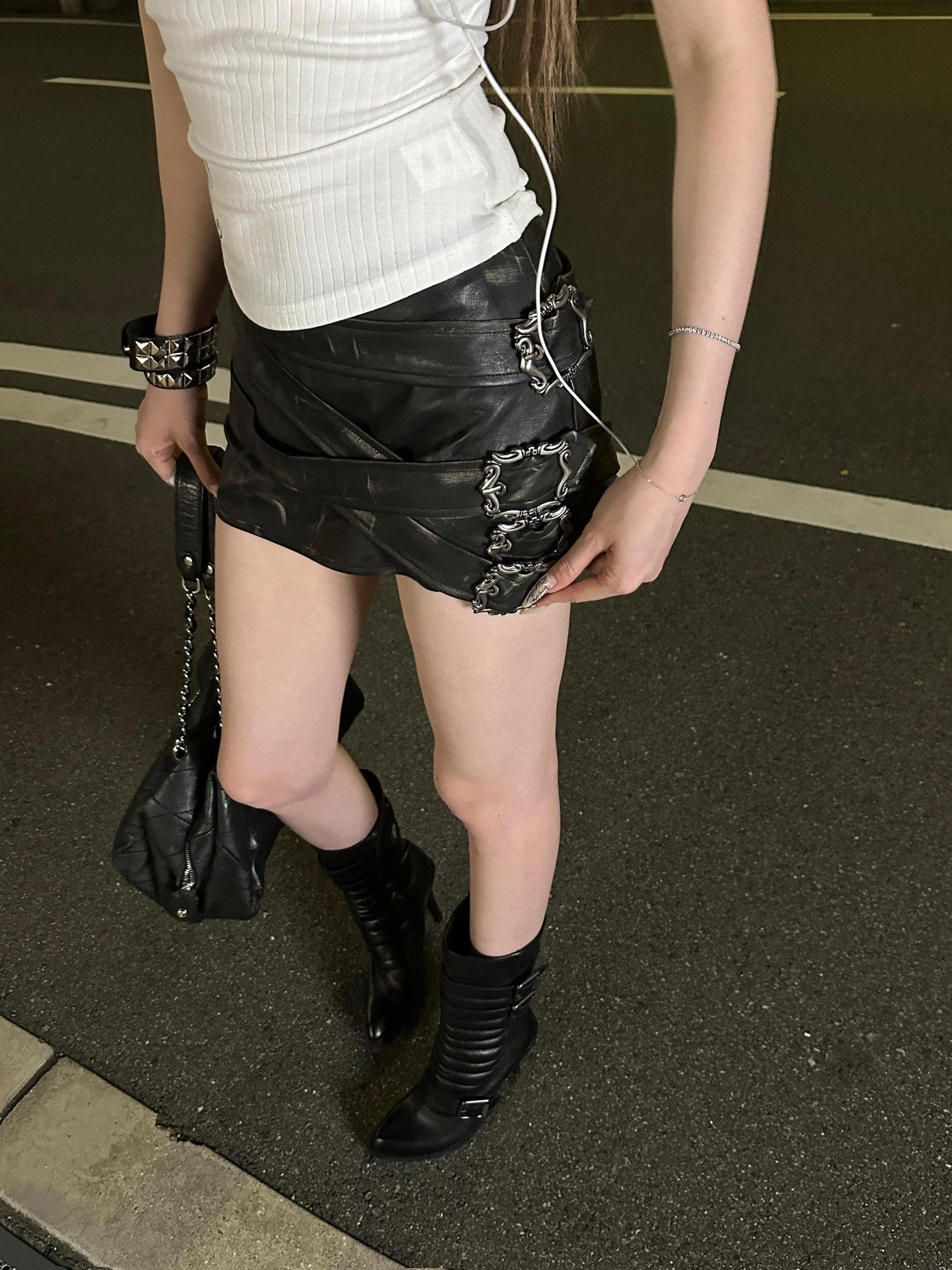 Rase le sol Distressed Bodycon Low Waist Hip Hugging Women's Leather Mini Skirts