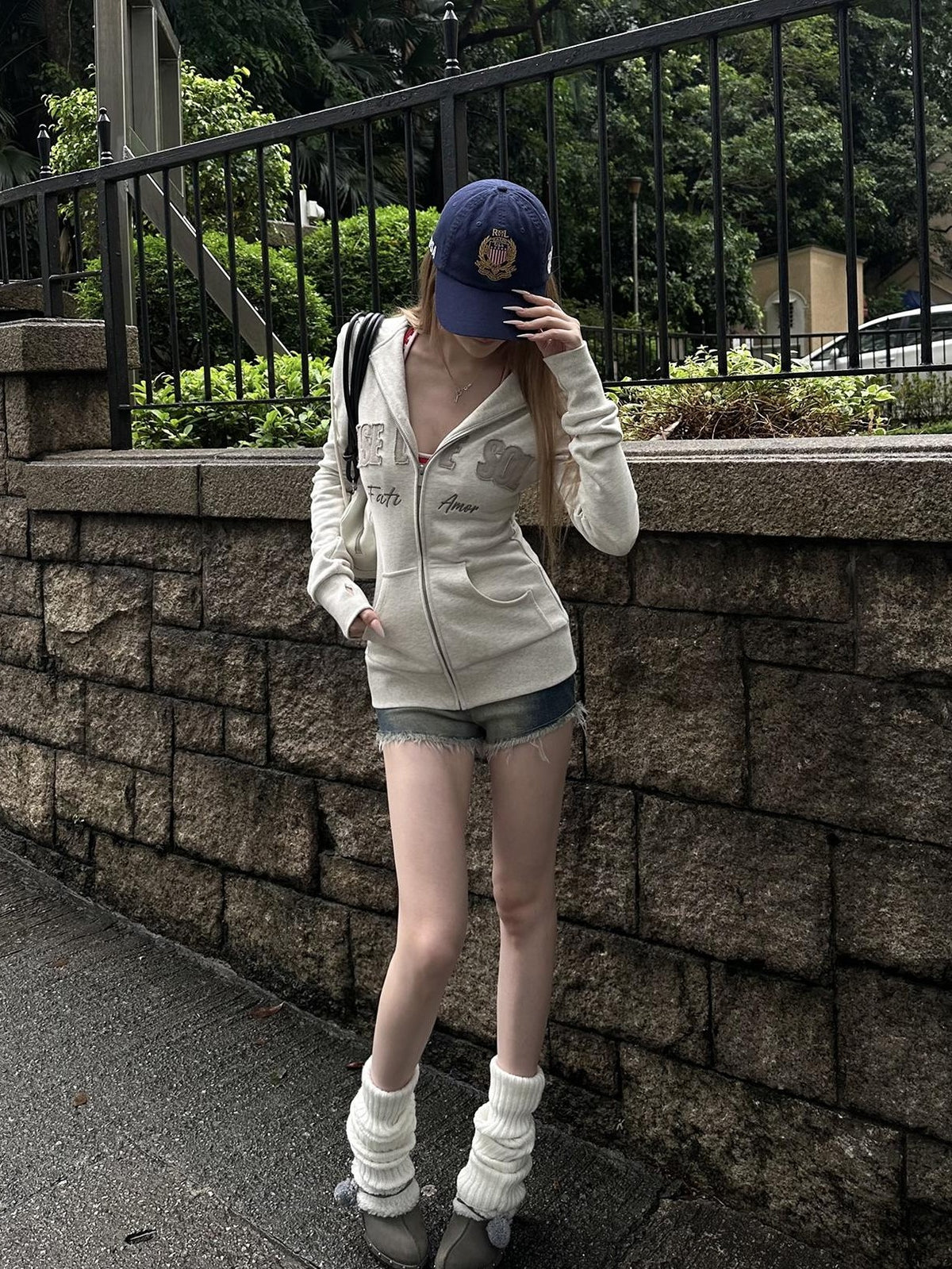 Rase le sol Embroidered Fitted Cropped Light Grey Women's Cotton Zip-up Hoodies