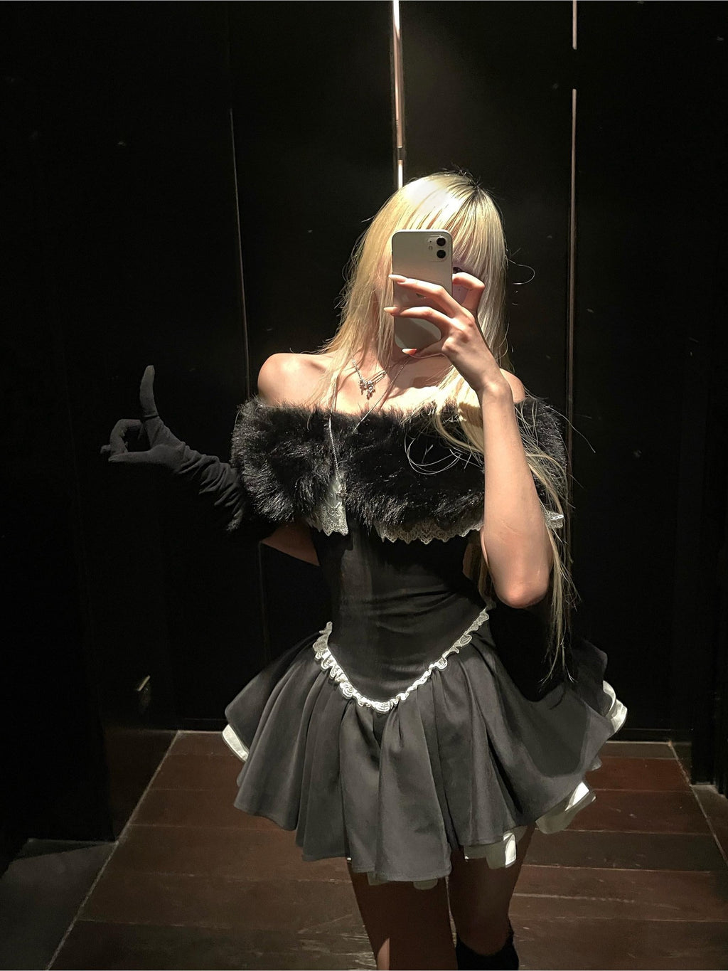 Rase le sol Faux Fur Collar Cinched Waist Puff Skirt Women's Off-shoulder Midi Dresses