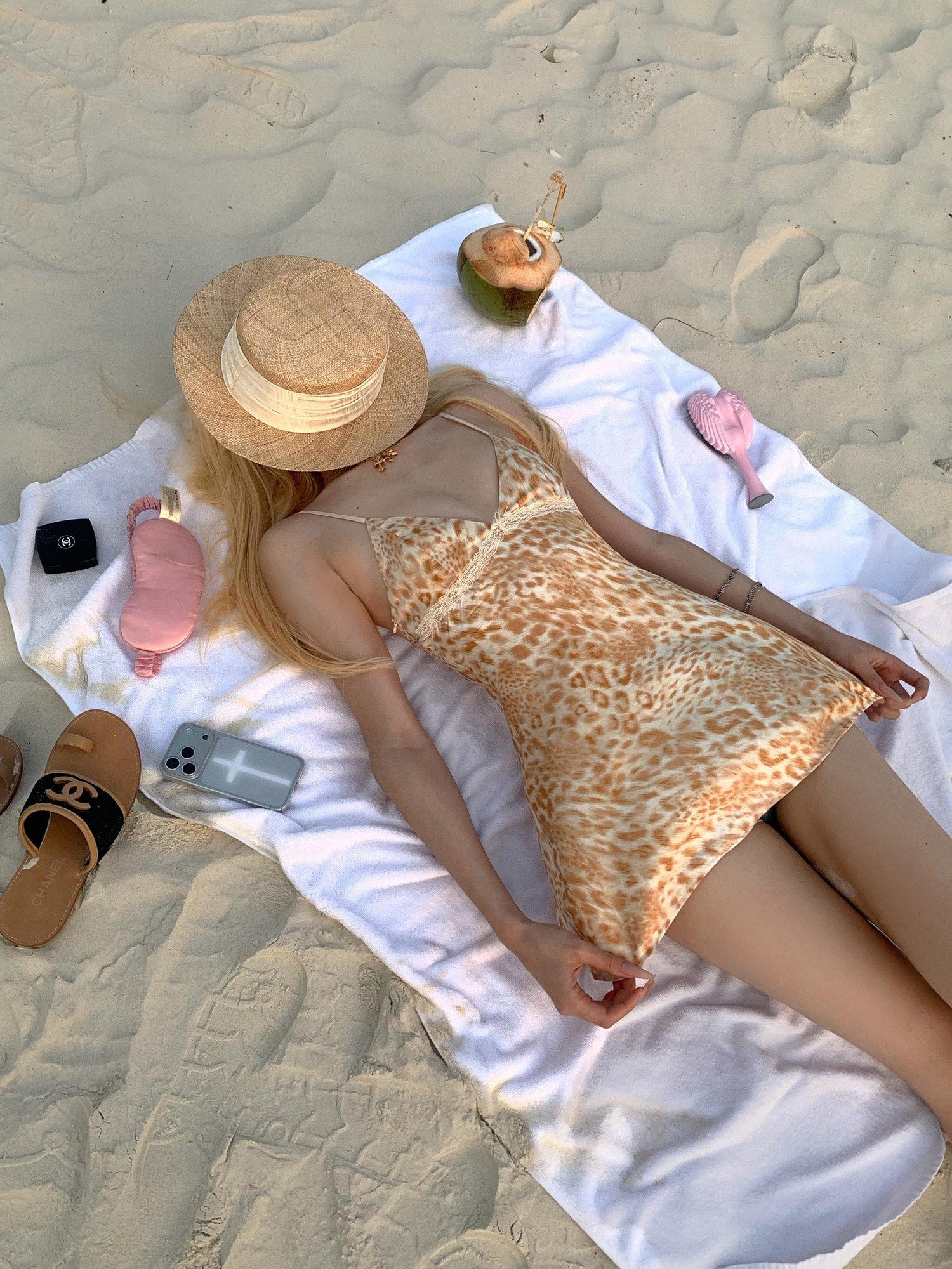Rase le sol Gilded Leopard Print Spaghetti Strap Fitted Waist Women's Slip Mini Dresses