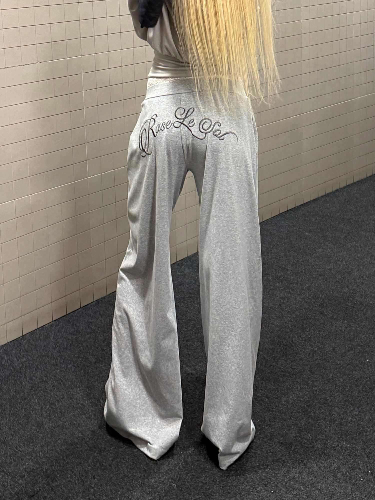 Rase_le_sol_Gray_Asymmetric_Shoulder_Cinched_Waist_Cropped_Women's_Long_Sleeve_T-shirts_1065386873867_MISSTT