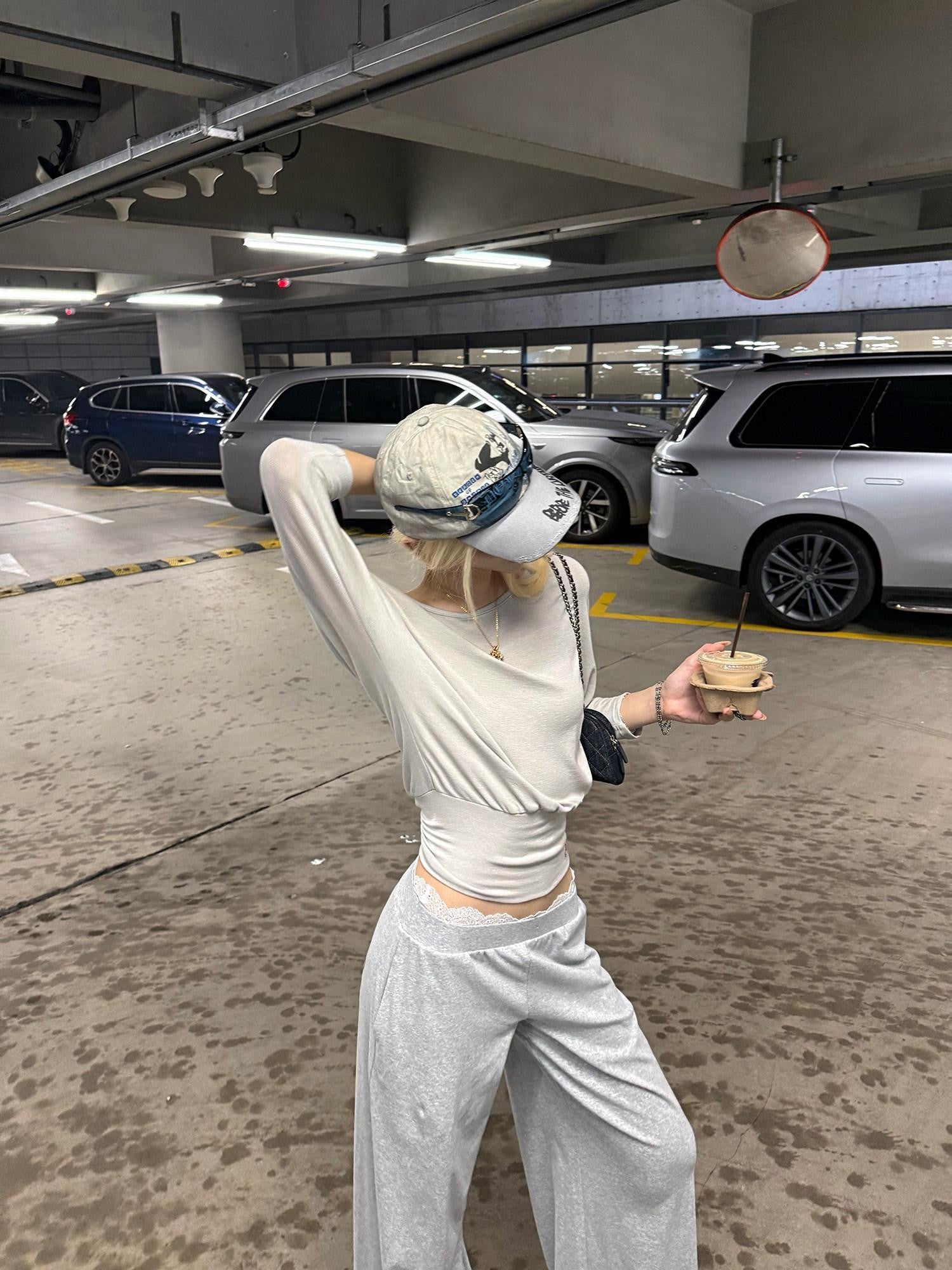 Rase le sol Gray Asymmetric Shoulder Cinched Waist Cropped Women's Long Sleeve T-shirts