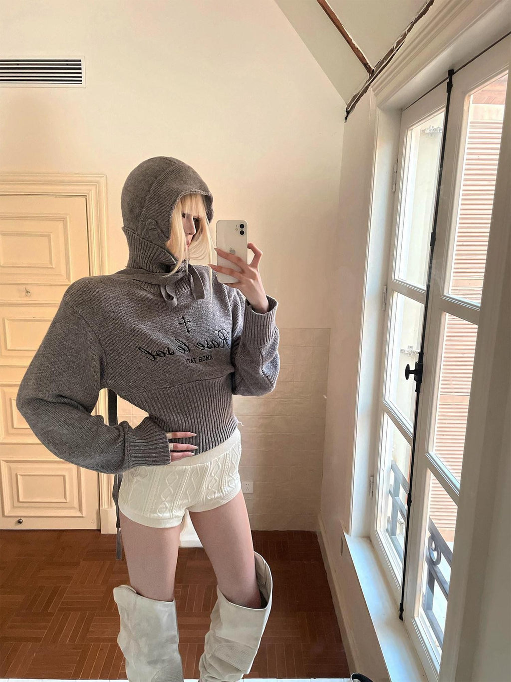 Rase le sol Gray Embroidered Fitted Waist Long Sleeve Women's Knit Turtleneck Sweaters