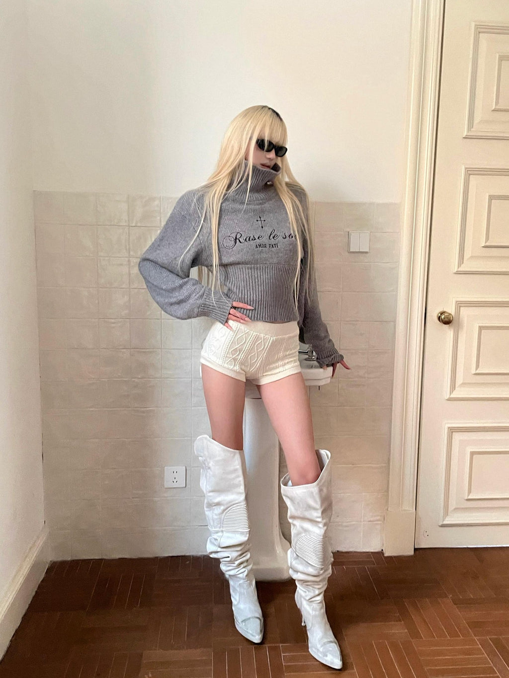 Rase le sol Gray Embroidered Fitted Waist Long Sleeve Women's Knit Turtleneck Sweaters