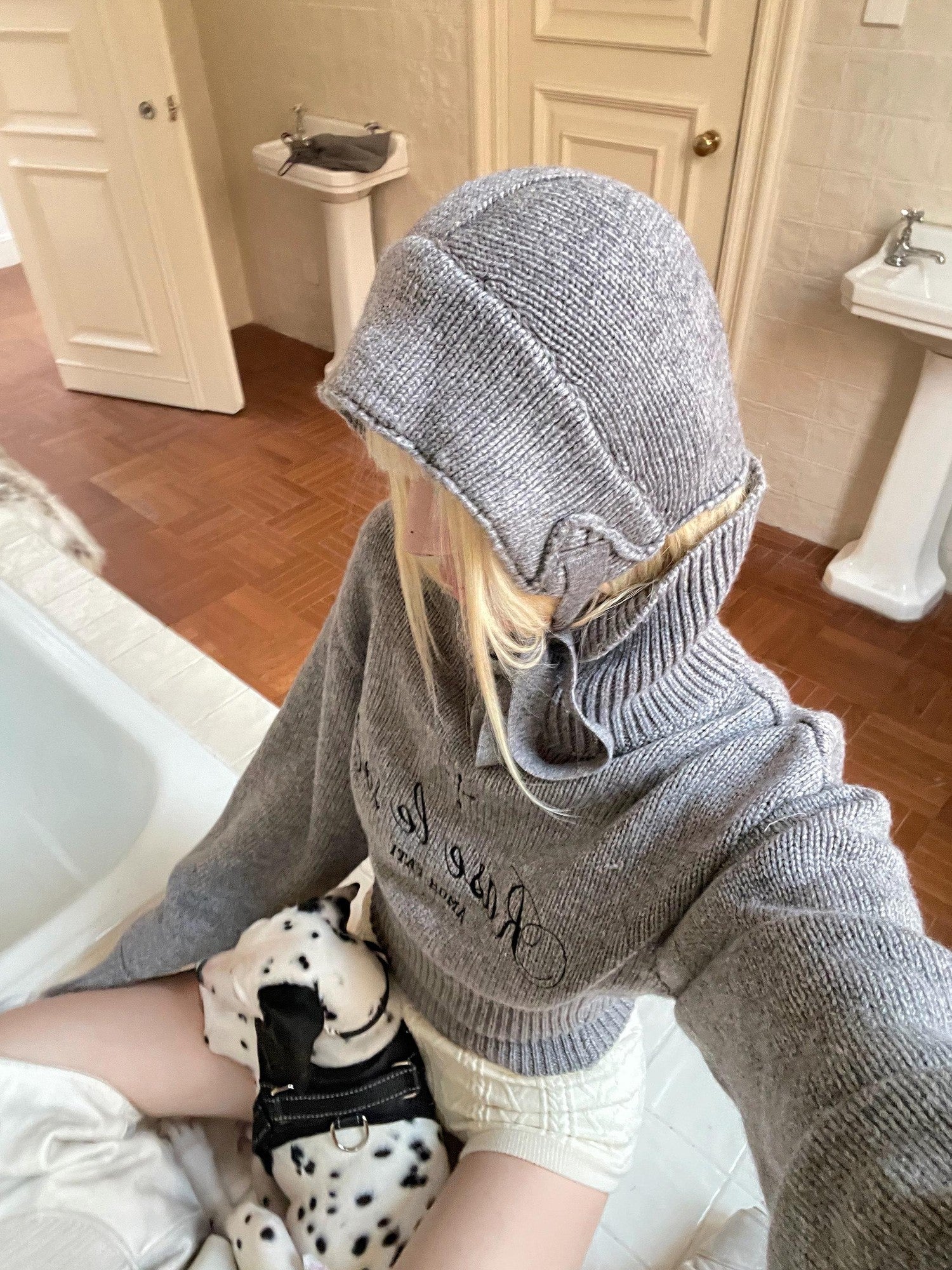 Rase le sol Gray Embroidered Fitted Waist Long Sleeve Women's Knit Turtleneck Sweaters