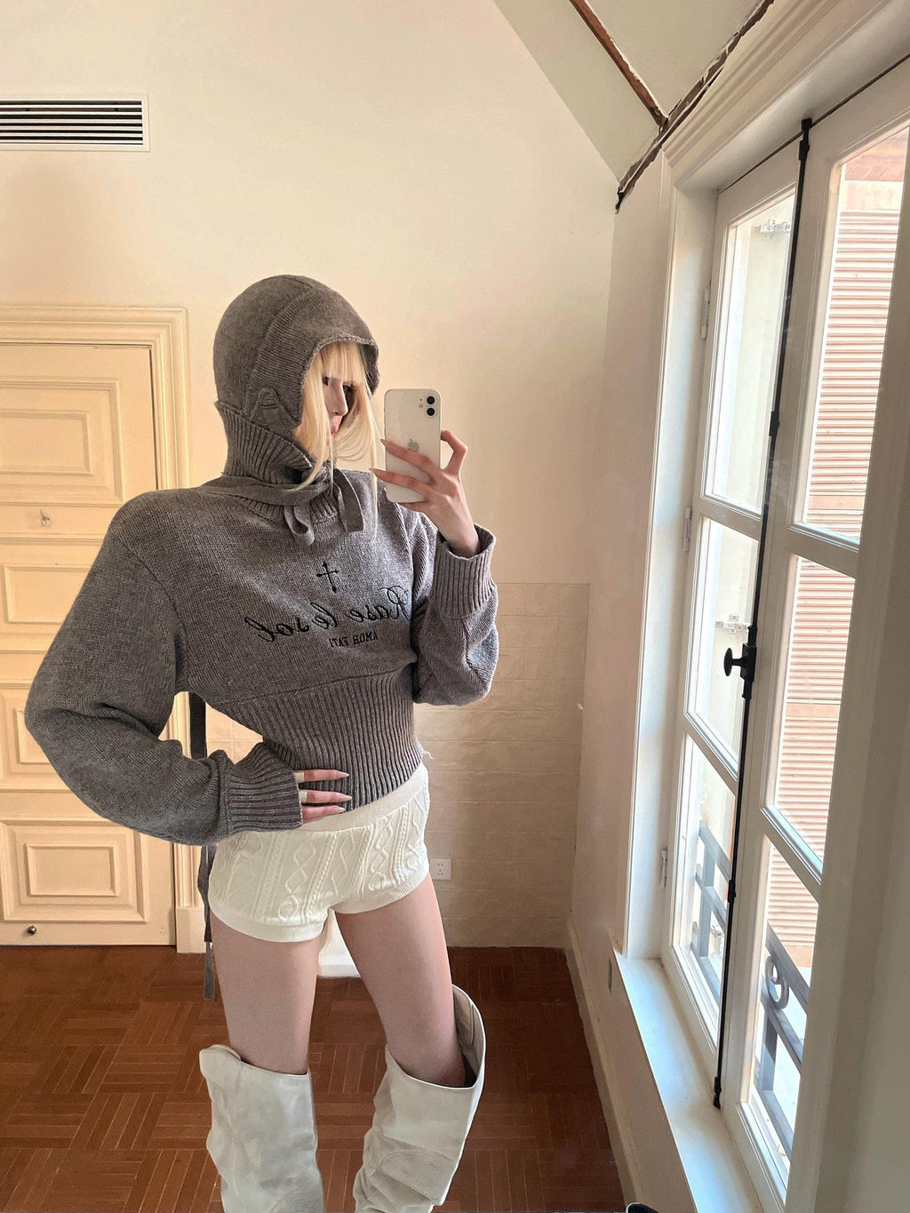 Rase le sol Gray Embroidered Fitted Waist Long Sleeve Women's Knit Turtleneck Sweaters