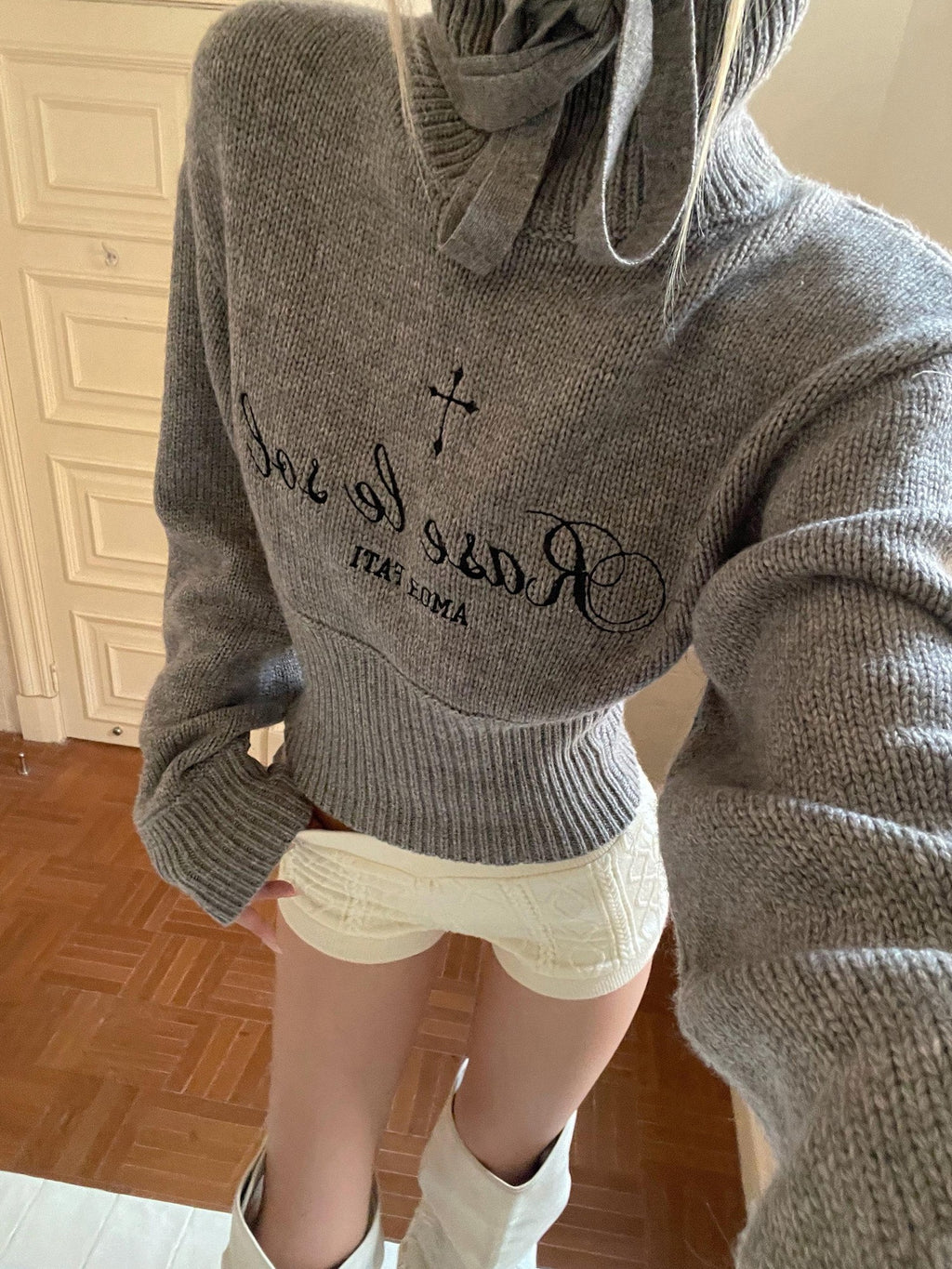 Rase le sol Gray Embroidered Fitted Waist Long Sleeve Women's Knit Turtleneck Sweaters