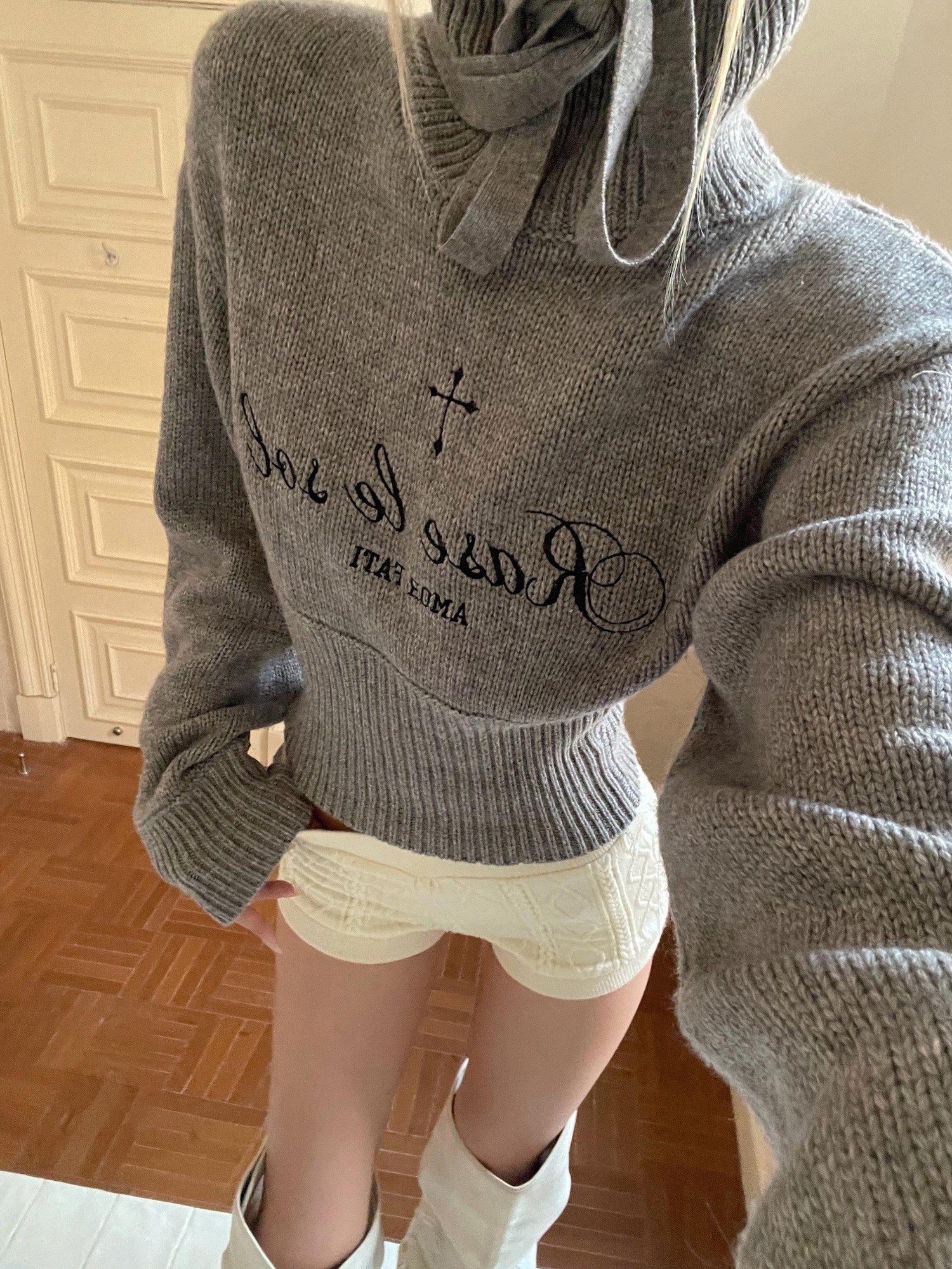 Rase le sol Gray Embroidered Fitted Waist Long Sleeve Women's Knit Turtleneck Sweaters