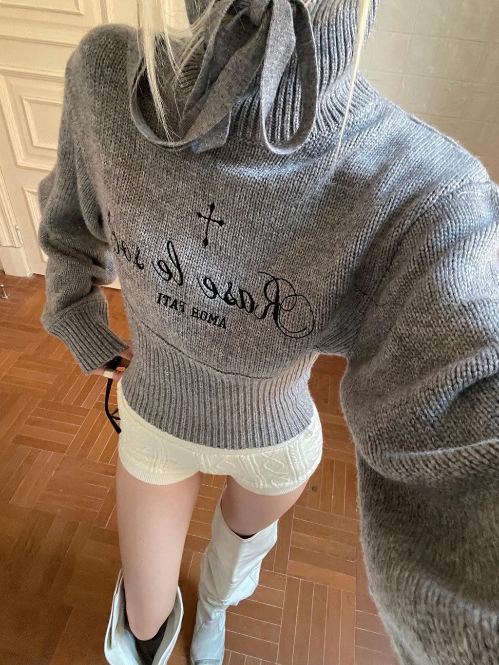Rase le sol Gray Embroidered Fitted Waist Long Sleeve Women's Knit Turtleneck Sweaters