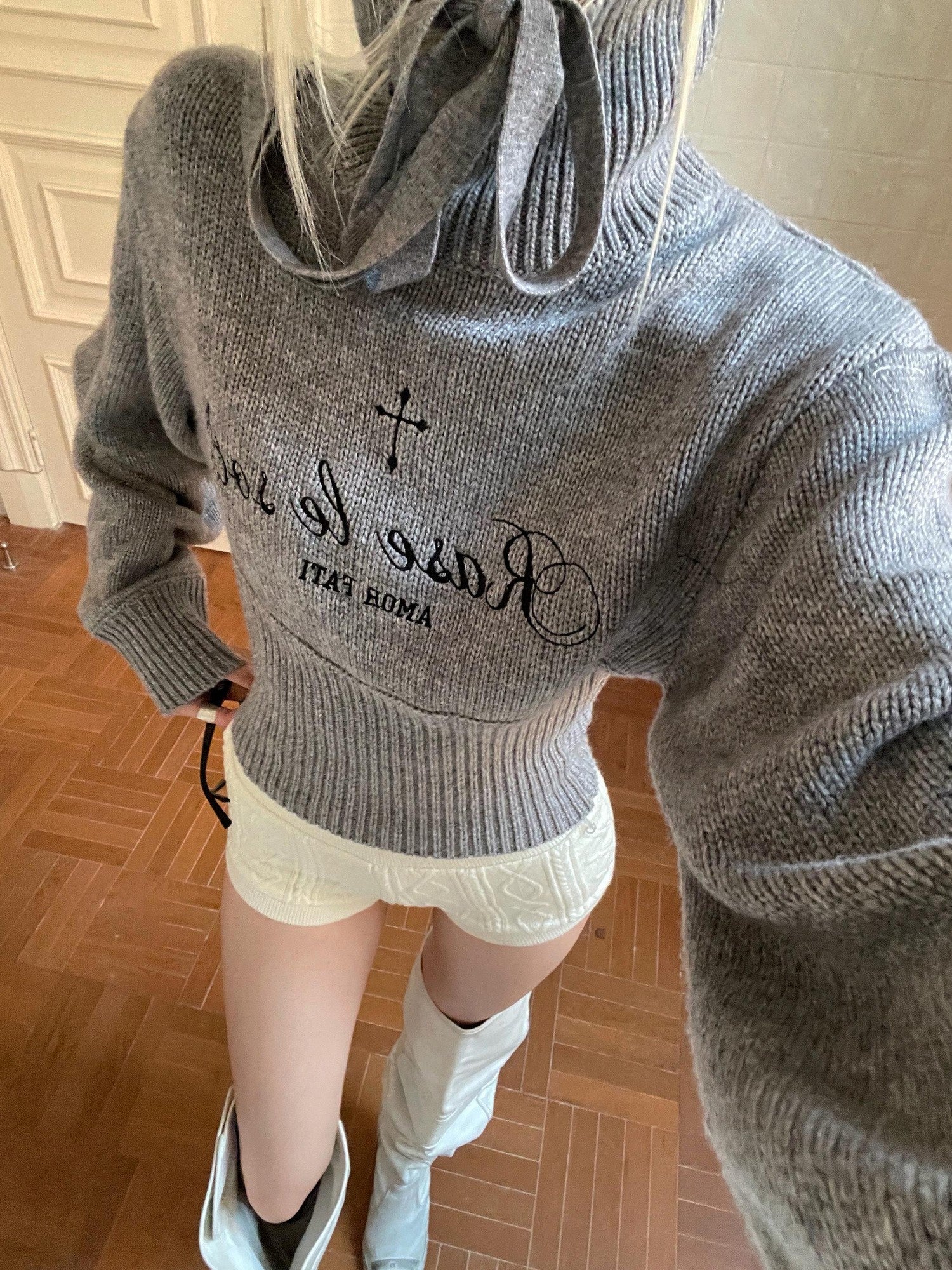 Rase le sol Gray Embroidered Fitted Waist Long Sleeve Women's Knit Turtleneck Sweaters