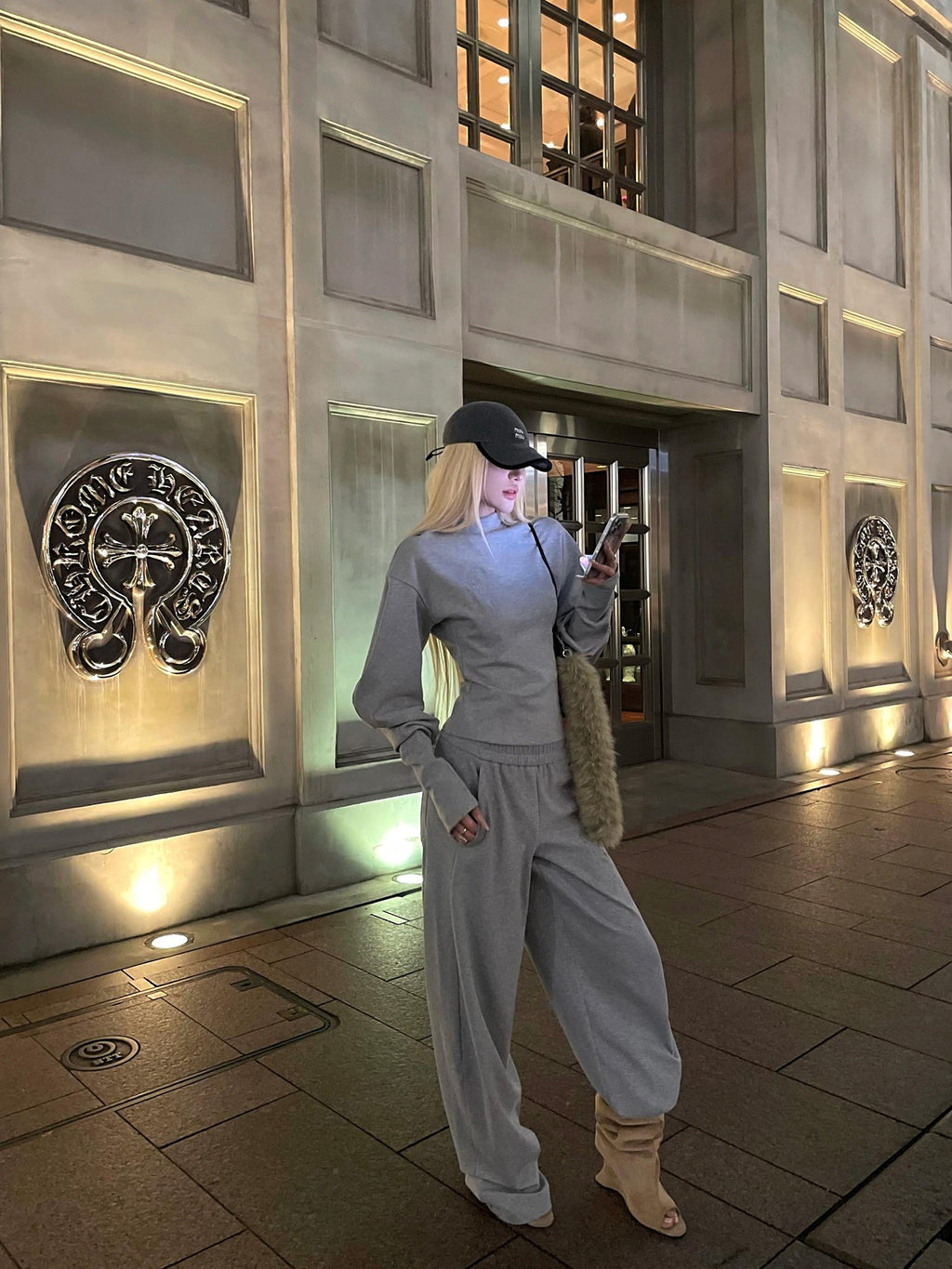 Rase le sol Gray Embroidered Relaxed Lounge Straight Leg Women's Sweatpants