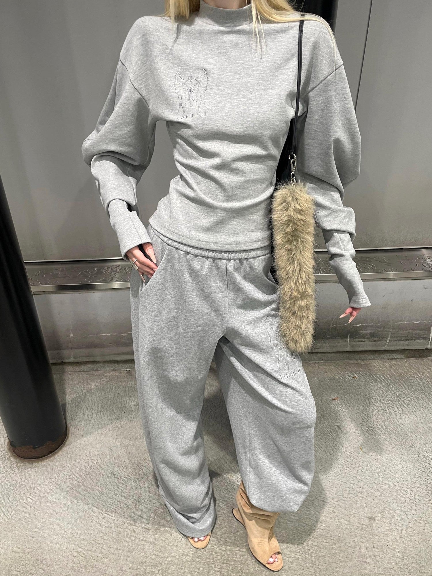 Rase le sol Gray Embroidered Relaxed Lounge Straight Leg Women's Sweatpants