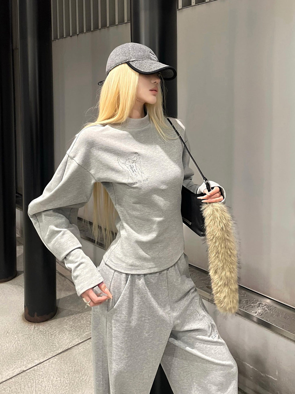 Rase le sol Gray Embroidered Relaxed Lounge Straight Leg Women's Sweatpants