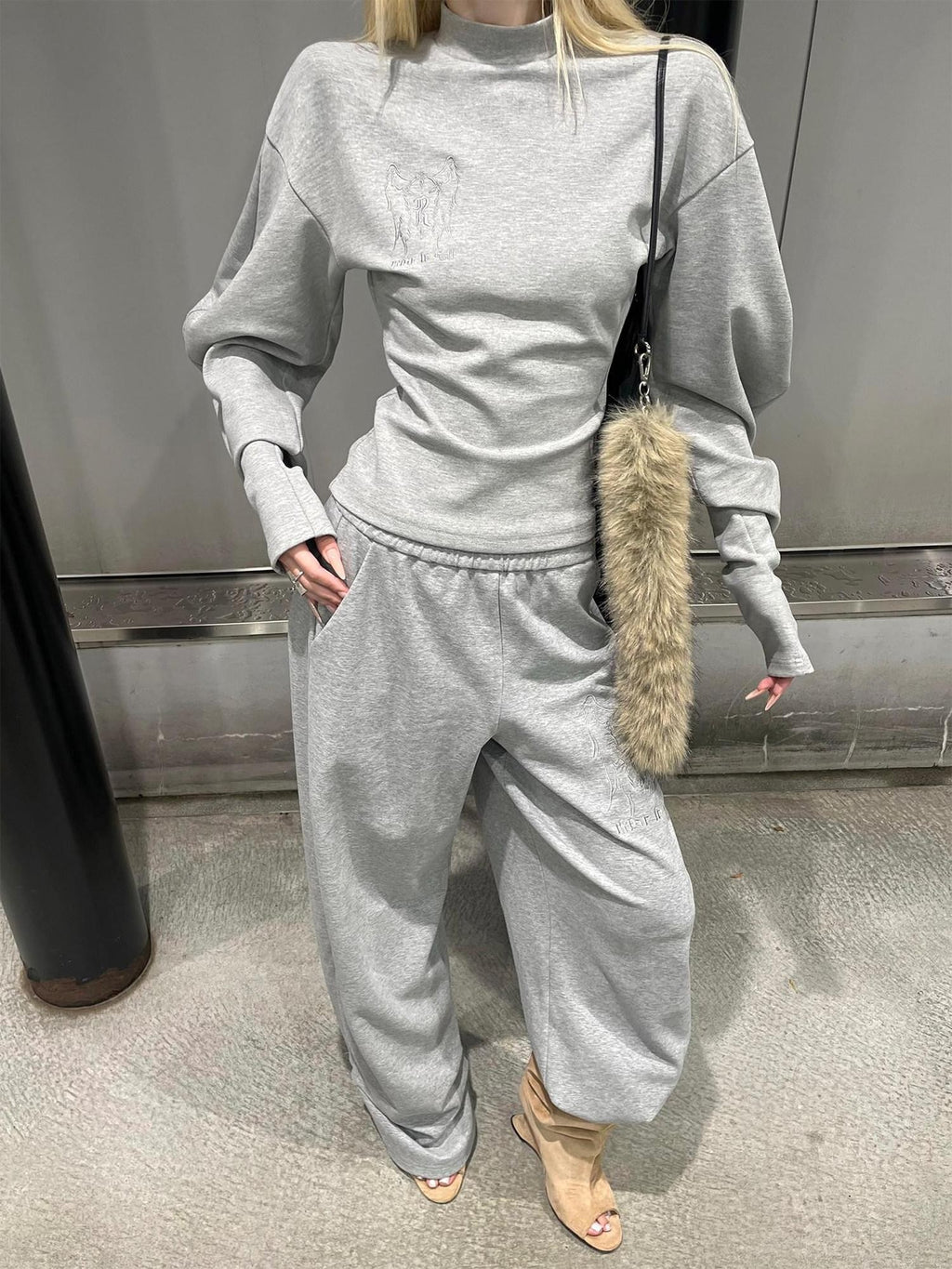 Rase le sol Gray Embroidered Relaxed Lounge Straight Leg Women's Sweatpants
