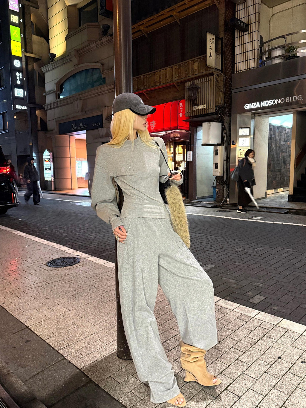 Rase le sol Gray Embroidered Relaxed Lounge Straight Leg Women's Sweatpants