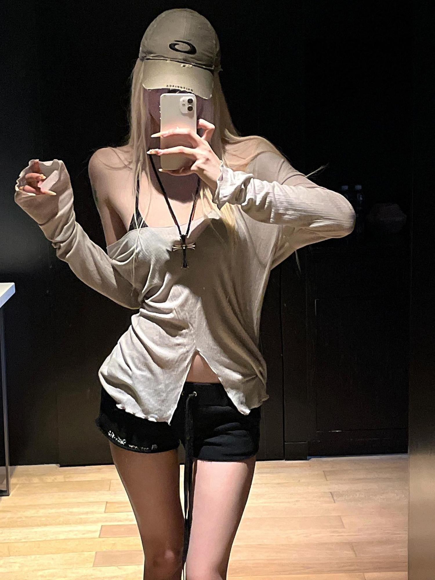 Rase le sol Gray Green V-neck Sun Protective Lightweight Women's Long Sleeve T-shirts