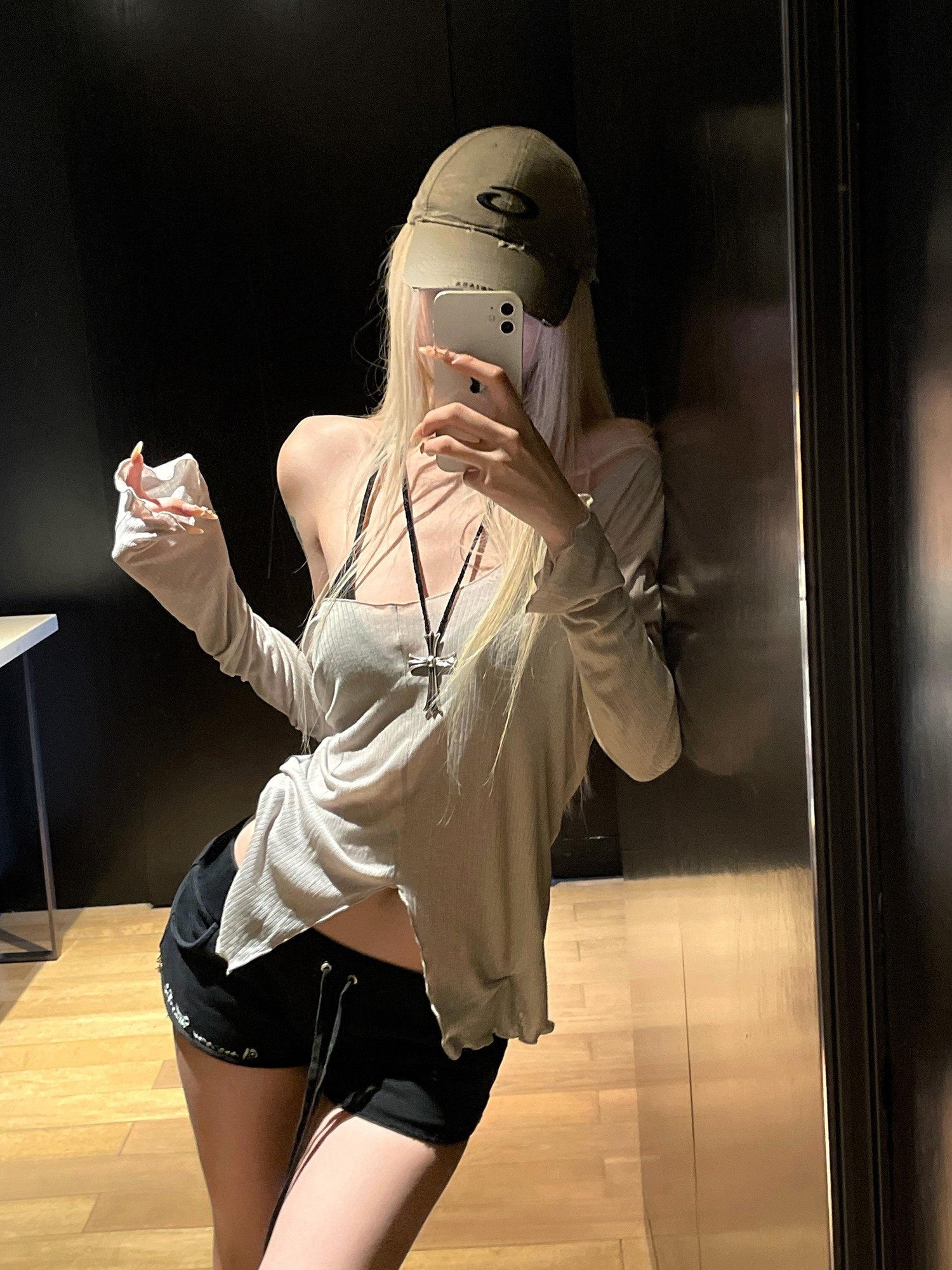 Rase le sol Gray Green V-neck Sun Protective Lightweight Women's Long Sleeve T-shirts