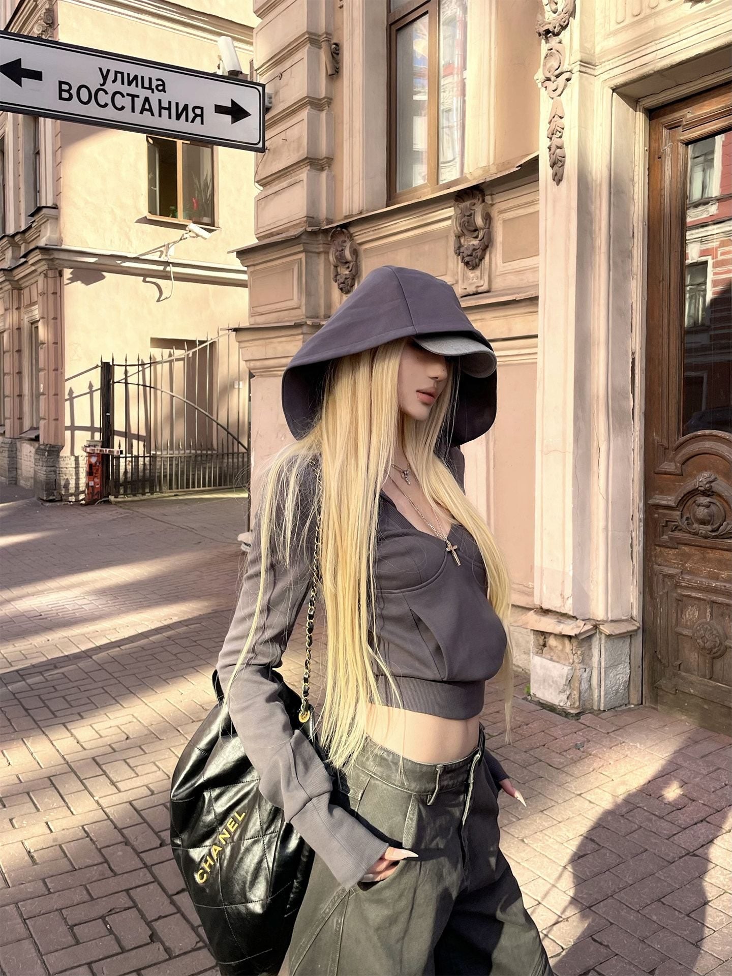 Rase_le_sol_Gray_Shadow_Wander_Graphic_Hooded_Slim_Fit_Women's_Cropped_Hoodies_984982520278_MISSTT